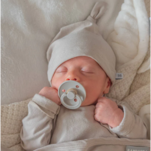 BAMBOOM CAPPELLINO NEONATO CON NODO PURE SABBIA