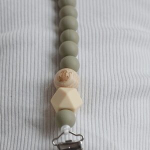 BUZZITALIA CLIP PORTACIUCCIO CON INCISIONE SCIMMIA - VERDE SALVIA